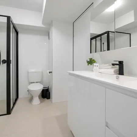 Large Waterfront Apartment In Surfers Paradise - Coasthm Gold Coast Exterior photo