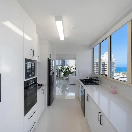 Large Waterfront Apartment In Surfers Paradise - Coasthm Gold Coast Exterior photo