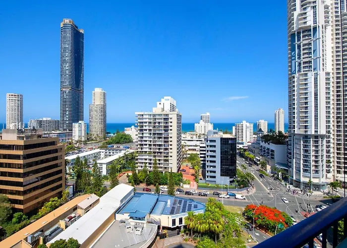Large Waterfront Apartment In Surfers Paradise - Coasthm