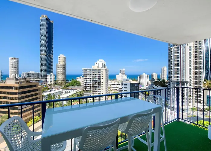 Large Waterfront Apartment In Surfers Paradise - Coasthm
