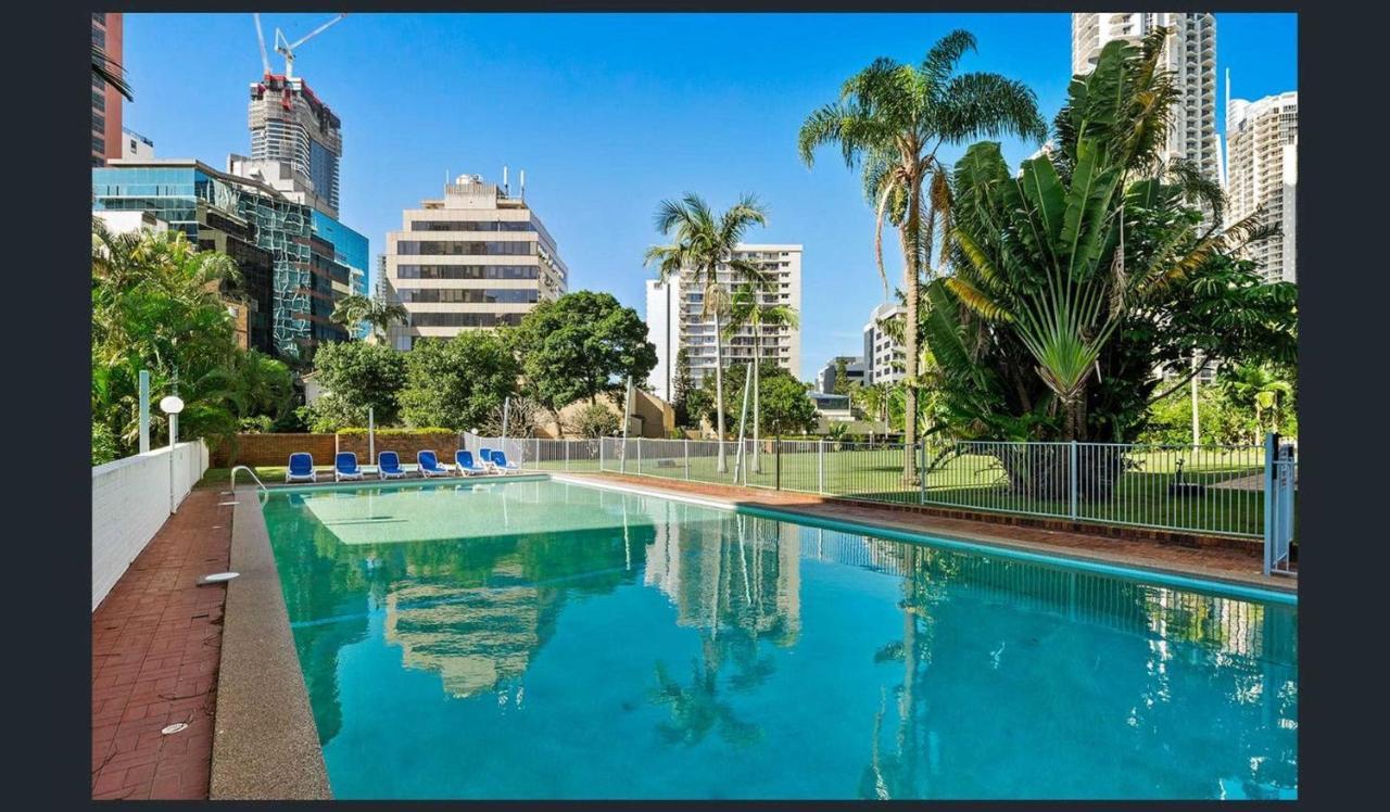 Apartment Large Waterfront In Surfers Paradise - Coasthm Gold Coast